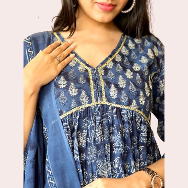 Beautiful Rayon Printed Kurti Set with Pant and Dupatta - Image 4