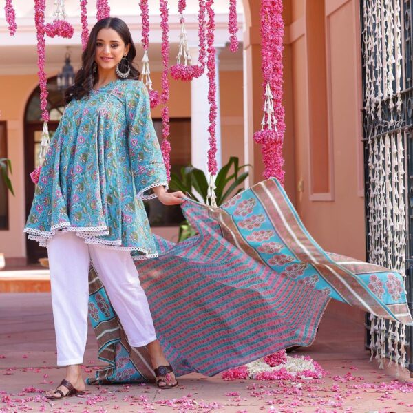 Sky Fariza Gher Set with Matching Dupatta - Image 3