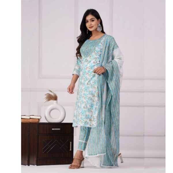 Soothing Cambridge Cotton Ensemble with Malmal Printed Dupatta - Image 3