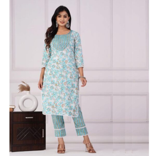 Soothing Cambridge Cotton Ensemble with Malmal Printed Dupatta - Image 2